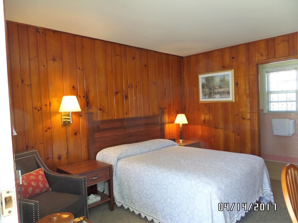 Roosevelt Inn Hyde Park Room photo